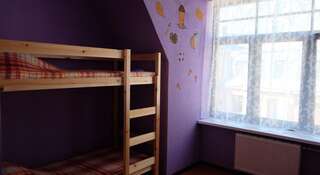 Хостел Kryshi Mira Санкт-Петербург Спальное место на двухъярусной кровати в общем четырехместном номере для женщин-2