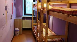Хостел Kryshi Mira Санкт-Петербург Кровать в общем четырехместном номере для мужчин и женщин-2